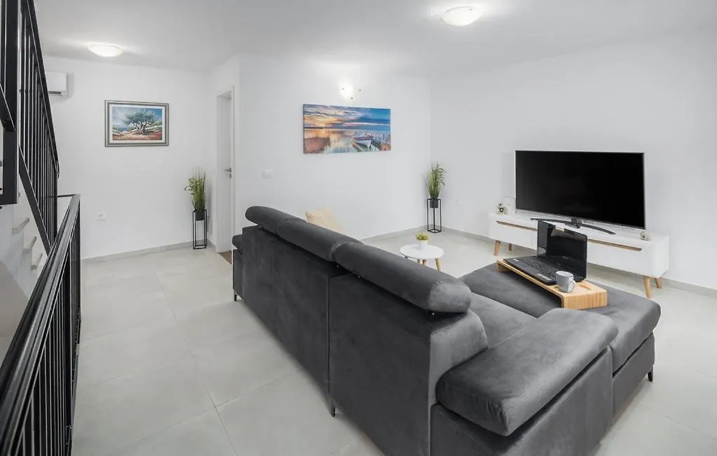 Cassa Antica With Outdoor Pool, Near Porec Rapavel