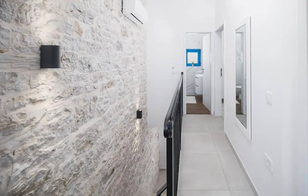 Cassa Antica With Outdoor Pool, Near Porec Rapavel