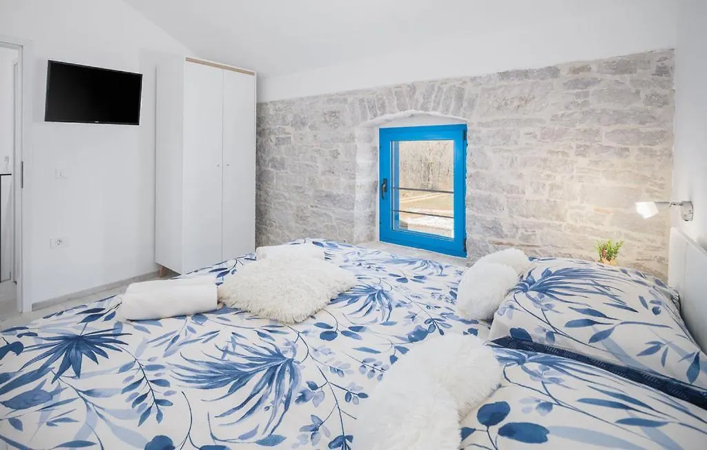 Cassa Antica With Outdoor Pool, Near Porec Rapavel