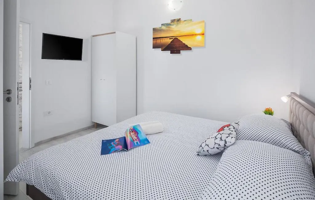 Cassa Antica With Outdoor Pool, Near Porec Rapavel Ferienhaus